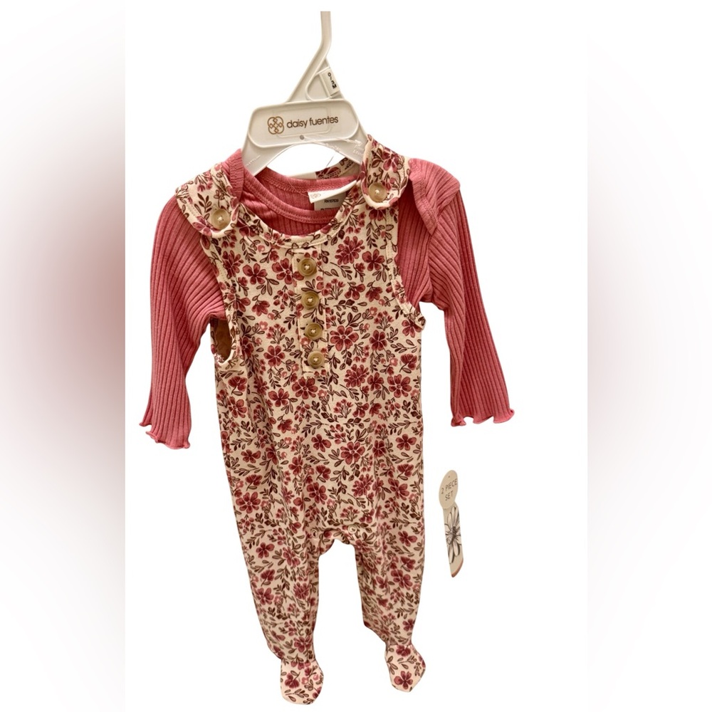 Daisy Fuentes Pink and Cream Footies with Vintage Charm